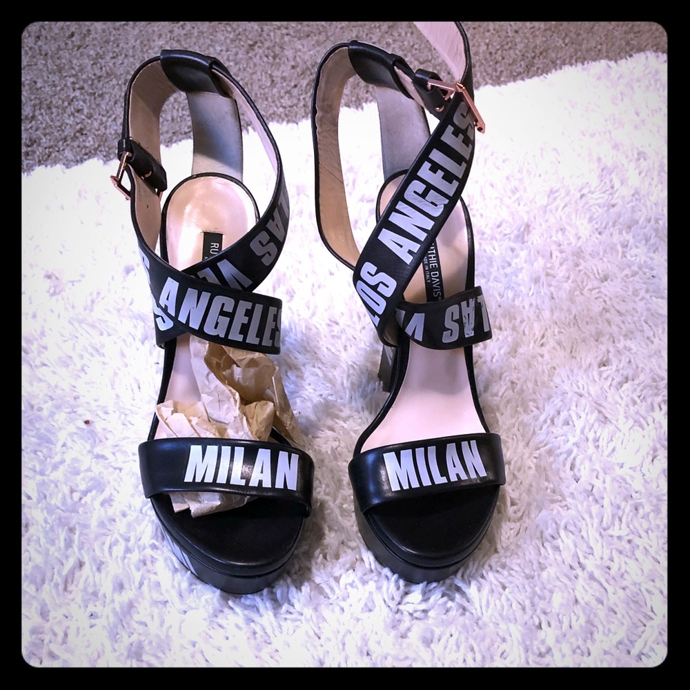 Beautiful brand new Ruthie Davis